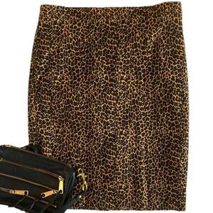 J. Crew Leopard Pencil Skirt Size 6 J. Crew Factory excellent pre-owned